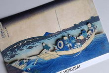 Cargar imagen en el visor de la galería, Sticker Wall Ukiyoe Deco Museum Katsushika Hokusai Thirty-six Views of Mt. Fuji Viewing the sunset over Ryogoku Bridge from the Mimaya riverbank Approx. 10 x 14 cm
