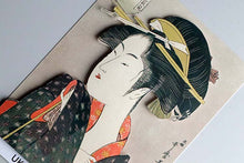 Cargar imagen en el visor de la galería, Sticker Wall Ukiyoe Deco Museum Kitagawa Utamaro Five Beauties Aegyo Competition Yatsuyama Hiranoya Approx. 10 x 14cm
