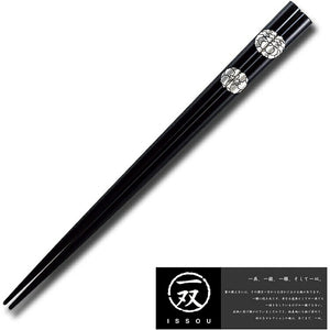 A pair of lacquered chopsticks, a pair of lacquered chopsticks, a large wheel