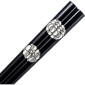 A pair of lacquered chopsticks, a pair of lacquered chopsticks, a large wheel