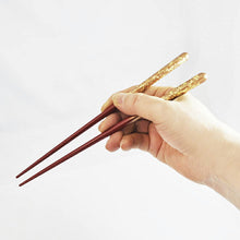 Load image into Gallery viewer, Painted chopsticks Couple painted chopsticks Issou Zuiun &amp; Painted chopstick rest Foil scattering
