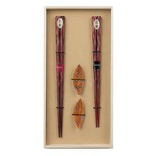 Load image into Gallery viewer, Painted chopsticks Couple painted chopsticks Isso Karin &amp; painted chopstick rest Yuzuriha
