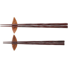 Load image into Gallery viewer, Painted chopsticks Couple painted chopsticks Isso Karin &amp; painted chopstick rest Yuzuriha
