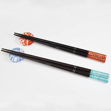 Load image into Gallery viewer, Painted chopsticks Couple painted chopsticks Issou Shiokaze
