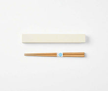 Laden Sie das Bild in den Galerie-Viewer, Chopstick box set tutu Chopsticks/Chopstick box set Made in Japan Ivory (Chopstick box) Approx. 2.7x19.1x1.2cm, (Chopsticks) Approx. 18cm T-36382 (Cutlery My Chopsticks Chopstick box 18cm Lunch box Women)
