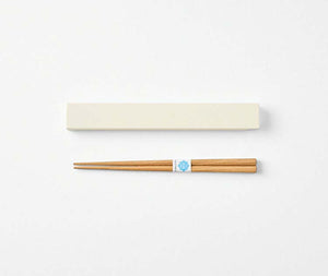 Chopstick box set tutu Chopsticks/Chopstick box set Made in Japan Ivory (Chopstick box) Approx. 2.7x19.1x1.2cm, (Chopsticks) Approx. 18cm T-36382 (Cutlery My Chopsticks Chopstick box 18cm Lunch box Women)