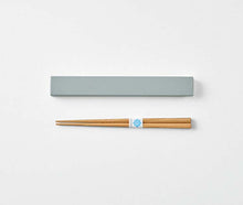 将图片加载到图库查看器，Chopstick box set tutu Chopsticks/Chopstick box set Made in Japan Gray (Chopstick box) approx. 2.7x19.1x1.2cm, (Chopsticks) approx. 18cm T-36384 (Cutlery My Chopsticks Chopstick box 18cm Lunch box for women)
