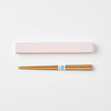 将图片加载到图库查看器，Chopstick box set chiaro Chiaro chopsticks/chopstick box set made in Japan Light pink (Chopstick box) approx. 2.7x19.1x1.2cm, (Chopsticks) approx. 18cm T-36407 (Cutlery My Chopsticks 18cm Lunch Box Women)
